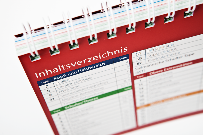 Nahaufnahme des Ringbuchs bei Dr. Dieter Sielmann